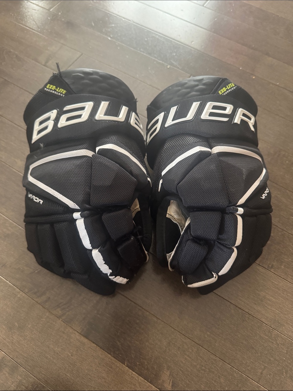 Bauer Vapor Hyperlite Hockey Gloves